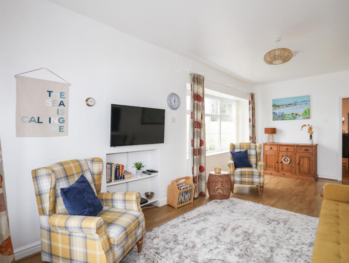 2 The Coach House Apartment Pentraeth Exterior photo