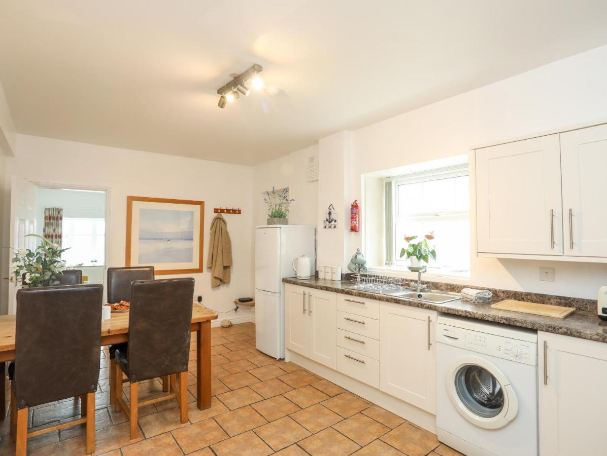 2 The Coach House Apartment Pentraeth Exterior photo