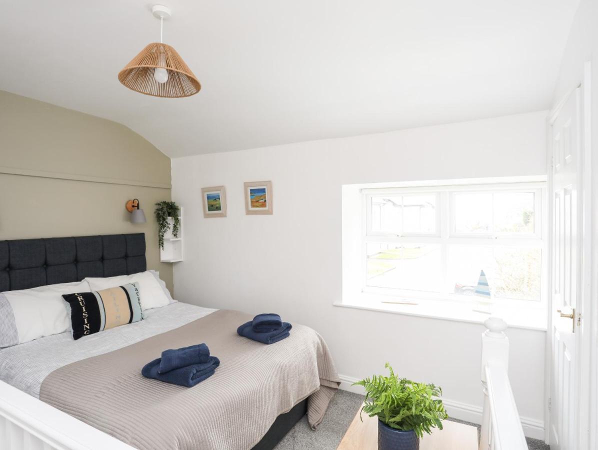 2 The Coach House Apartment Pentraeth Exterior photo