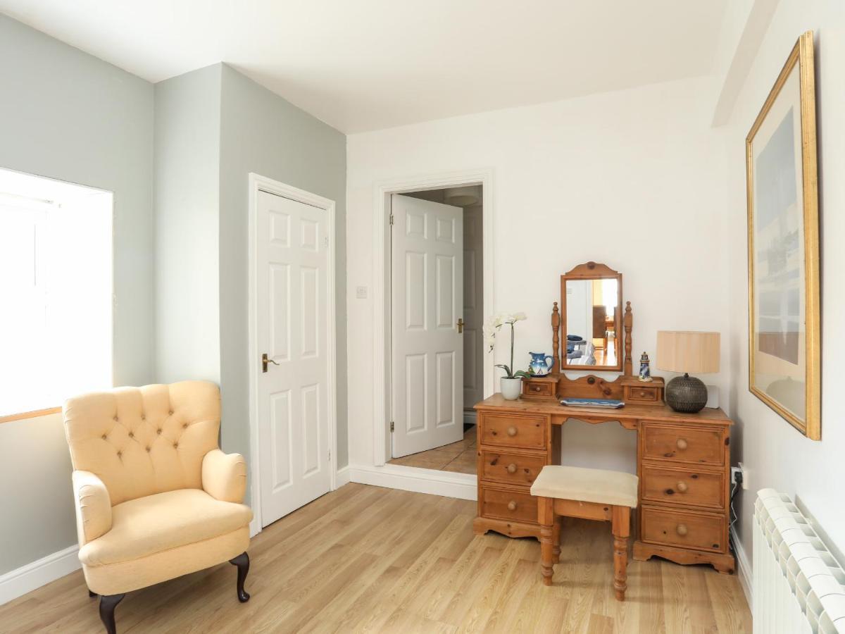 2 The Coach House Apartment Pentraeth Exterior photo